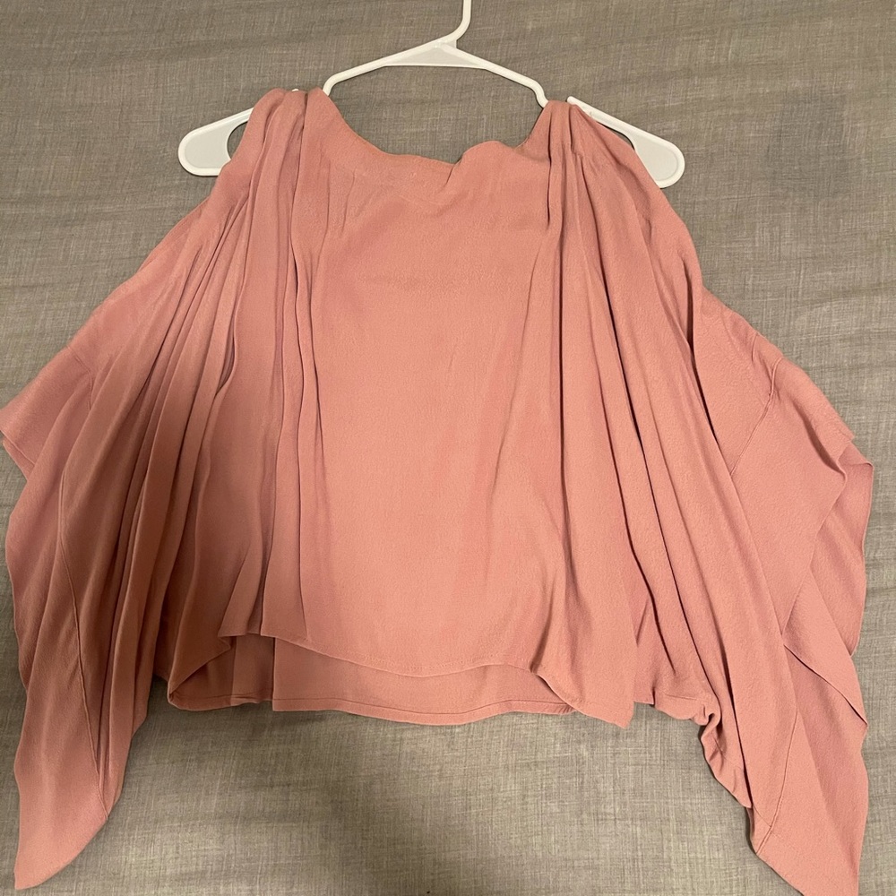 Open shoulder flowey cropped top